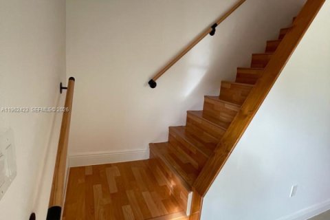 Condo in Miami, Florida, 1 bedroom  № 2026618 - photo 7