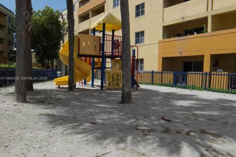 Condo in Miami, Florida, 1 bedroom  № 2026618 - photo 10