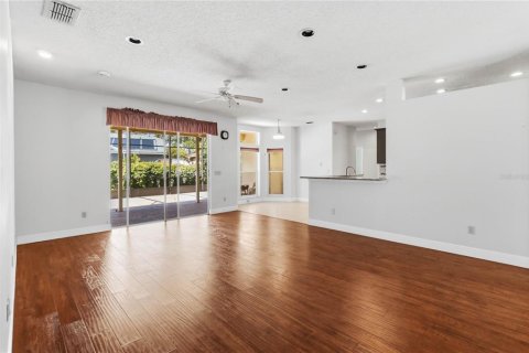 House in Oviedo, Florida 4 bedrooms, 226.31 sq.m. № 2225413 - photo 9