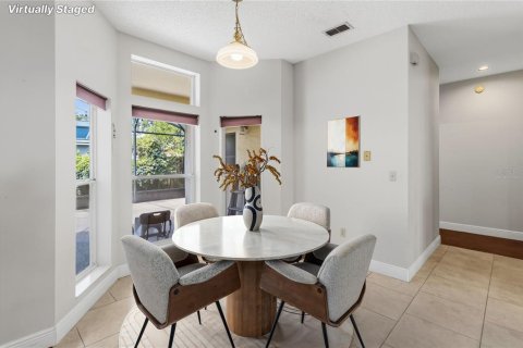 House in Oviedo, Florida 4 bedrooms, 226.31 sq.m. № 2225413 - photo 11