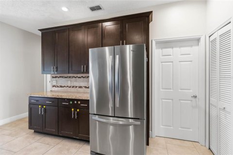 House in Oviedo, Florida 4 bedrooms, 226.31 sq.m. № 2225413 - photo 15