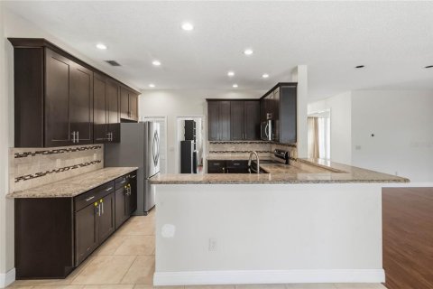 House in Oviedo, Florida 4 bedrooms, 226.31 sq.m. № 2225413 - photo 13