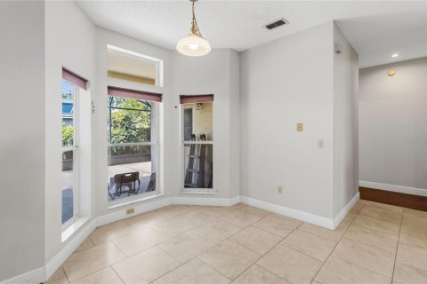 House in Oviedo, Florida 4 bedrooms, 226.31 sq.m. № 2225413 - photo 12