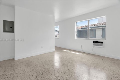 Appartement à louer à Miami, Floride: 1 chambre, 433.85 m2 № 1990132 - photo 5