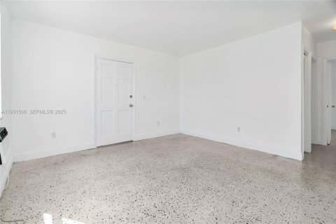 Appartement à louer à Miami, Floride: 1 chambre, 433.85 m2 № 1990132 - photo 7