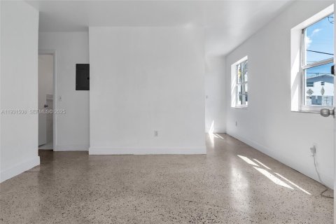 Appartement à louer à Miami, Floride: 1 chambre, 433.85 m2 № 1990132 - photo 4