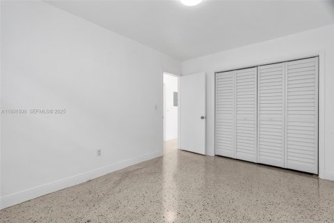 Appartement à louer à Miami, Floride: 1 chambre, 433.85 m2 № 1990132 - photo 12