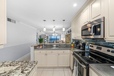 Condo in Ruskin, Florida, 2 bedrooms № 2155813 - photo 5