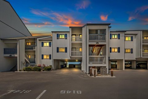Condo in Ruskin, Florida, 2 bedrooms № 2155813