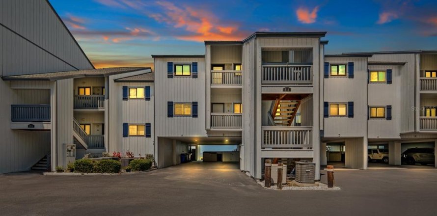 Condo in Ruskin, Florida, 2 bedrooms № 2155813