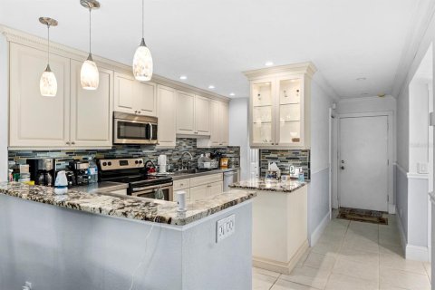 Condo in Ruskin, Florida, 2 bedrooms № 2155813 - photo 4