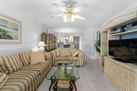 Condo in Ruskin, Florida, 2 bedrooms № 2155813 - photo 9