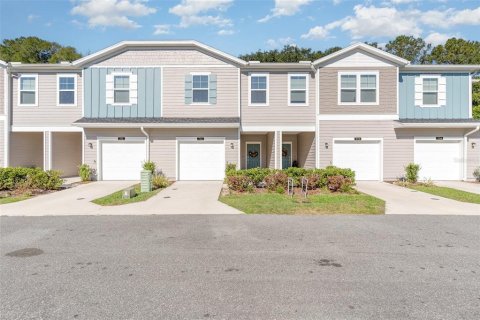 Townhouse in Newberry, Florida 3 bedrooms, 153.94 sq.m. № 2280415
