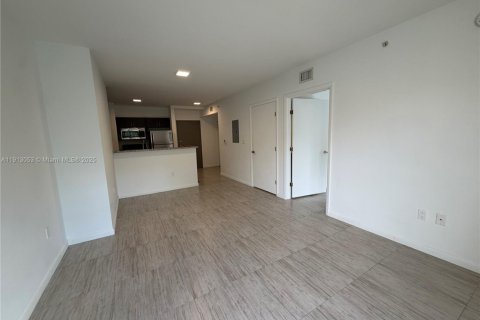 Condo in Miami, Florida, 1 bedroom  № 1969577 - photo 9