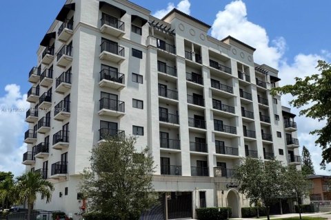 Condo in Miami, Florida, 1 bedroom  № 1969577 - photo 1