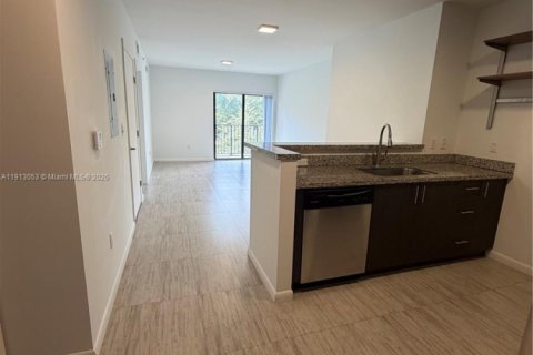 Condo in Miami, Florida, 1 bedroom  № 1969577 - photo 7
