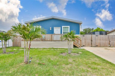 Apartment in Largo, Florida 4 bedrooms, 150.5 sq.m. № 2200150 - photo 2