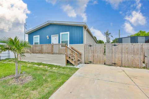 Apartment in Largo, Florida 4 bedrooms, 150.5 sq.m. № 2200150 - photo 4
