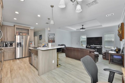 Apartment in Largo, Florida 4 bedrooms, 150.5 sq.m. № 2200150 - photo 19