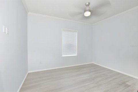 Apartment in Largo, Florida 4 bedrooms, 150.5 sq.m. № 2200150 - photo 8