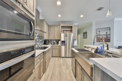 Apartment in Largo, Florida 4 bedrooms, 150.5 sq.m. № 2200150 - photo 18