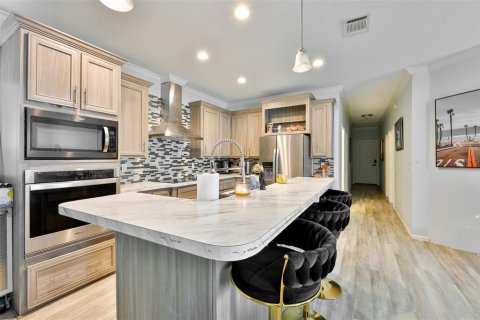 Apartment in Largo, Florida 4 bedrooms, 150.5 sq.m. № 2200150 - photo 21
