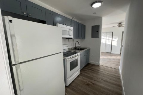 Купить коммерческую недвижимость в Форт-Лодердейл, Флорида 408.12м2, № 1102135 - фото 1