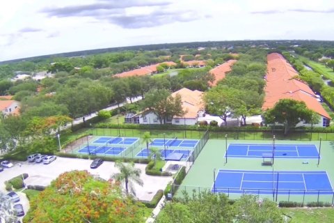 House in Boca Raton, Florida 3 bedrooms, 142.14 sq.m. № 1230165 - photo 1