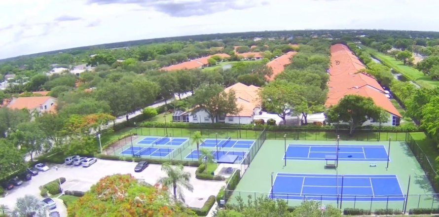 House in Boca Raton, Florida 3 bedrooms, 142.14 sq.m. № 1230165