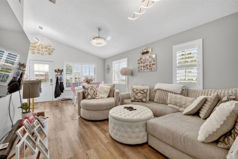 Villa ou maison à louer à Port St. Lucie, Floride: 2 chambres, 96.34 m2 № 1987399 - photo 4