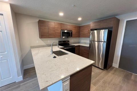 Condo in Orlando, Florida, 1 bedroom № 2229648 - photo 2