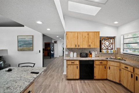 Casa en venta en Spring Hill, Florida, 3 dormitorios, 161.56 m2 № 1918085 - foto 4