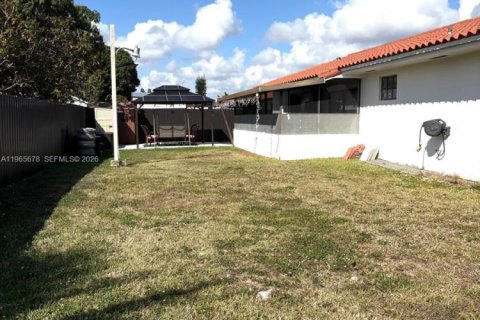 House in Miami, Florida 4 bedrooms, 197.05 sq.m. № 2030655 - photo 23