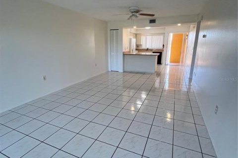 Copropriété à louer à Punta Gorda, Floride: 2 chambres, 94.48 m2 № 1718865 - photo 7