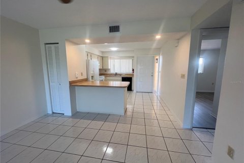 Copropriété à louer à Punta Gorda, Floride: 2 chambres, 94.48 m2 № 1718865 - photo 5