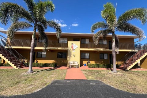 Copropriété à louer à Punta Gorda, Floride: 2 chambres, 94.48 m2 № 1718865 - photo 2