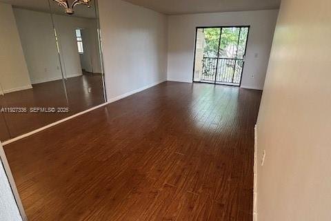 Condo in Pembroke Pines, Florida, 2 bedrooms  № 2336277 - photo 2