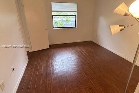 Condo in Pembroke Pines, Florida, 2 bedrooms  № 2336277 - photo 11