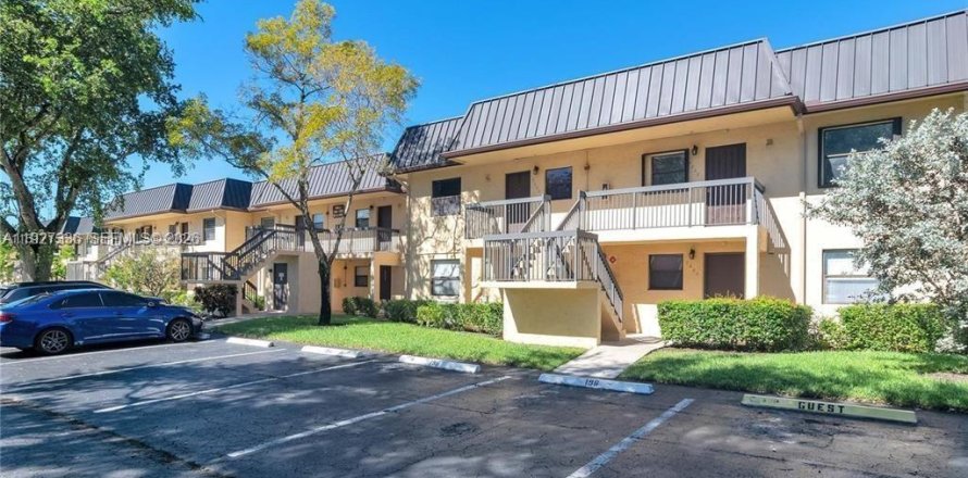 Condo in Pembroke Pines, Florida, 2 bedrooms  № 2336277