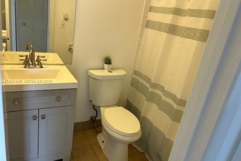 Condo in Pembroke Pines, Florida, 2 bedrooms  № 2336277 - photo 12