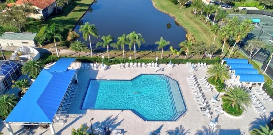 House in Boynton Beach, Florida 3 bedrooms, 203.18 sq.m. № 1092670