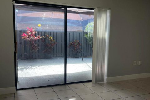 Townhouse in West Palm Beach, Florida 2 bedrooms, 114.83 sq.m. № 2086534 - photo 12