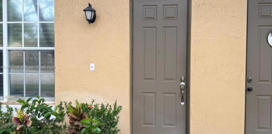 Touwnhouse à Pembroke Pines, Floride 2 chambres, 133.78 m2 № 1882633