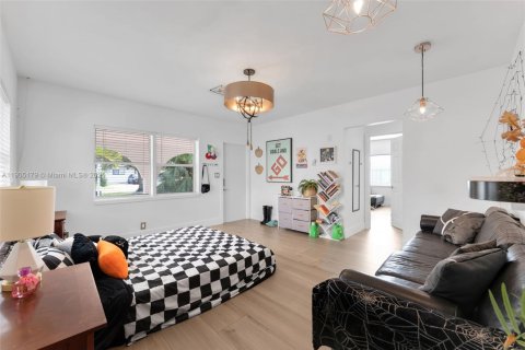 Propiedad comercial en venta en Hallandale Beach, Florida, 147.25 m2 № 1967409 - foto 6