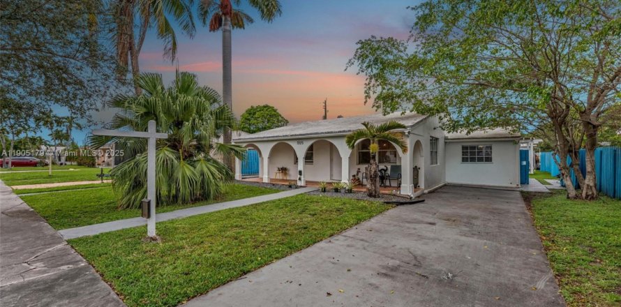 Propiedad comercial en Hallandale Beach, Florida 147.25 m2 № 1967409