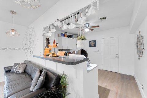 Propiedad comercial en venta en Hallandale Beach, Florida, 147.25 m2 № 1967409 - foto 7