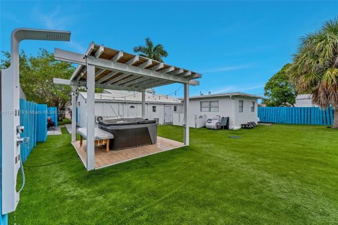 Propiedad comercial en venta en Hallandale Beach, Florida, 147.25 m2 № 1967409 - foto 26