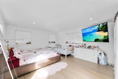 Propiedad comercial en venta en Hallandale Beach, Florida, 147.25 m2 № 1967409 - foto 14