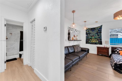 Propiedad comercial en venta en Hallandale Beach, Florida, 147.25 m2 № 1967409 - foto 11