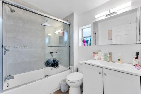 Propiedad comercial en venta en Hallandale Beach, Florida, 147.25 m2 № 1967409 - foto 24